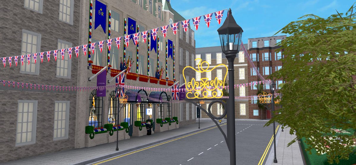 Lovely platinum jubilee decorations at <a href="/WindsierRBX/">Geoffrey Windsier</a>.