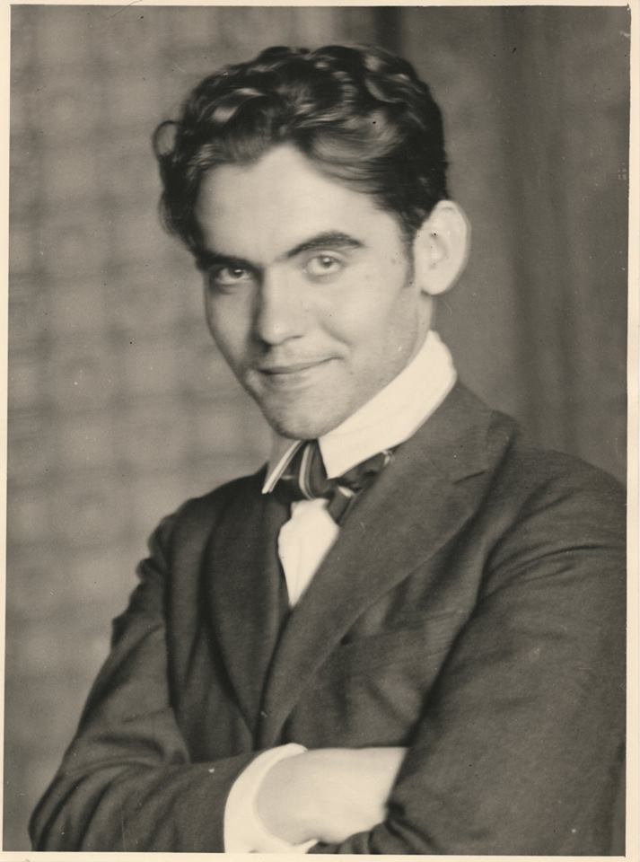 Marodriguez1971's tweet photo. Aunque lo intenten, la cultura no se puede asesinar.

Lorca venía al mundo un 5 de junio de 1898. https://t.co/cILPVvC0rO
