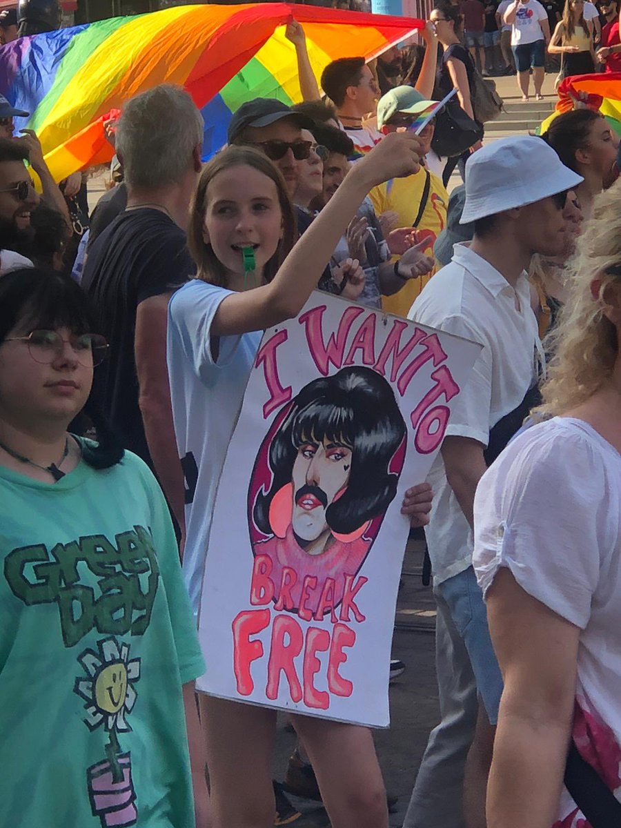 Meanwhile in Zagreb #queenWillRock