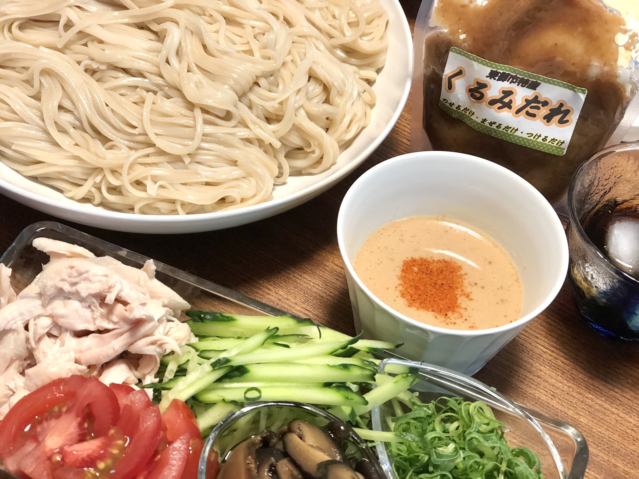 Nob うさぎちゃんモータース お土産で手抜きごはん ピリ辛くるみ麺つゆ くるみだれにマヨをよく混ぜ 麺つゆで食べやすくのばす 一味か七味唐辛子をお好み量投入 こっくりクリーミーなお手軽変わりそうめんつゆにฅ ฅ おそうめんの季節になり