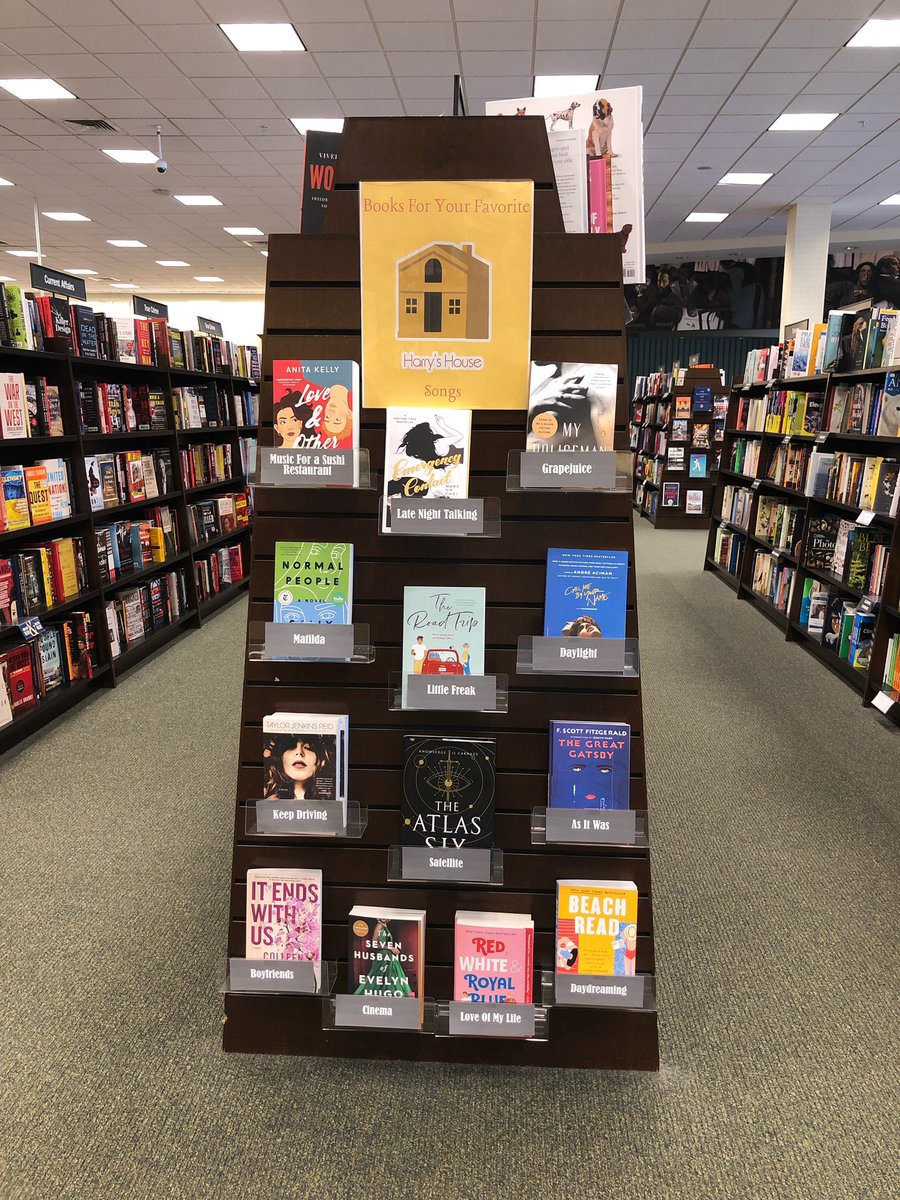 BARNES AND NOBLE IS SUCH A HARRIE. LOOK.