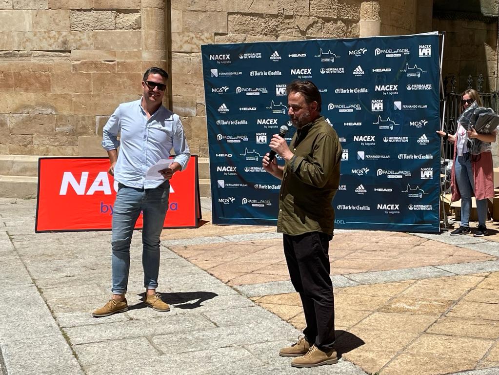FerCastanoCs's tweet photo. 800 padelistas con sus familias han disfrutado de Salamanca. Y nos han conquistado con su simpatía y ganas de divertirse.
#LigaLAPI https://t.co/cW55HDeaOo