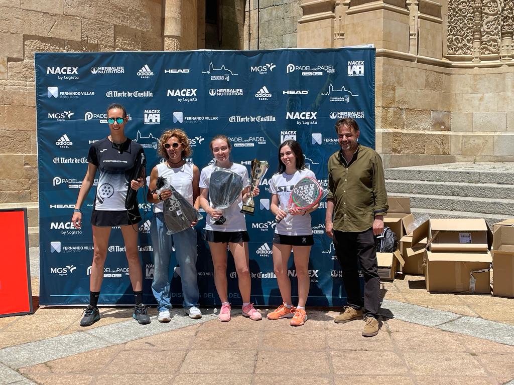 FerCastanoCs's tweet photo. 800 padelistas con sus familias han disfrutado de Salamanca. Y nos han conquistado con su simpatía y ganas de divertirse.
#LigaLAPI https://t.co/cW55HDeaOo
