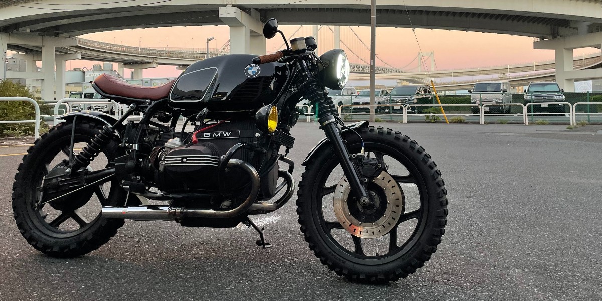 BMWMotorrad's tweet photo. Based on a 1992 BMW #R100RS, this custom bike truly is a tasteful restoration of a genuine classic from the past! 🙌 How do you like it? #SoulFuel
📸: r100rshumt (IG)
#MakeLifeARide #CustomBikeCheck #CustomBike #NotForSale #BuiltNotBought #BMWMotorrad https://t.co/z1FHbmXxcy