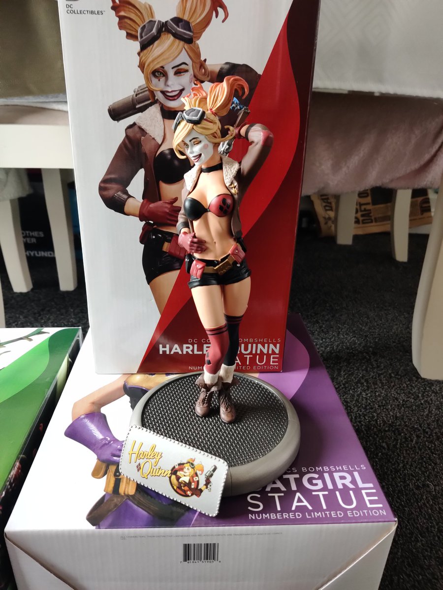 Neilbyrne's tweet image. All unboxed &amp;amp; ready to go in place
#DCBombshell #DCComics #HarleyQuinn #ZATANNA #Batgirl #PoisonIvy