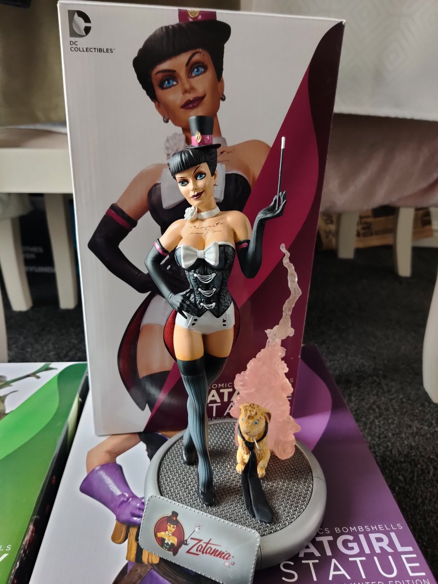 Neilbyrne's tweet image. All unboxed &amp;amp; ready to go in place
#DCBombshell #DCComics #HarleyQuinn #ZATANNA #Batgirl #PoisonIvy