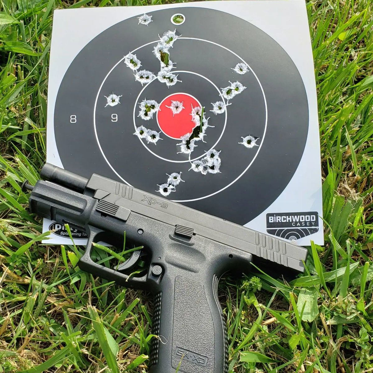 cheaperthandirt's tweet photo. PC: @djbiohazard02 - Because every day is a great day when you are at the range. Who's shooting this weekend? #rangedayfriday cheaperthandirt #springfieldarmoryinc #gunsdaily #gunsofinstagram #pewpew #leadtherapy #edc https://t.co/iAnGoQiEze
