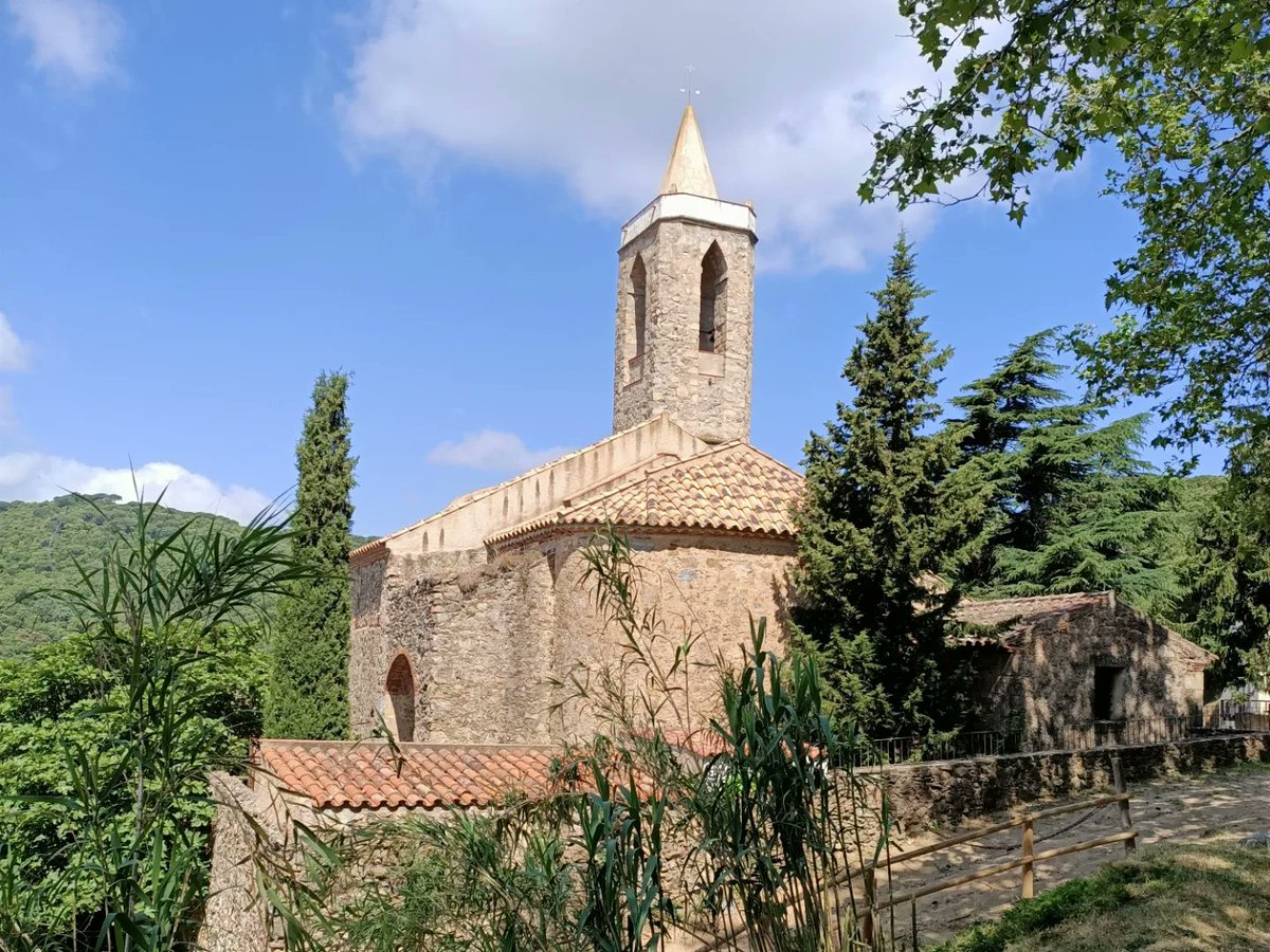 ERCGentTordera's tweet photo. Avui hem participat a l'Aplec de l'Erola d'Hortsavinyà ☀️ Gràcies al Cau de Pineda, als veïns d'Hortsavinyà i a tots els organitzadors per mantenir viva la tradició! #Aplec #Erola #Hortsavinyà #Tordera https://t.co/dubDko6H4C