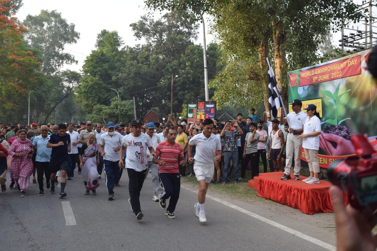 NorthernComd_IA's tweet photo. #IndianArmyPeoplesArmy organised 'Run for Earth' at #Roorkee, #Uttrakhand. More than 600 #Youth participated comprising of #NCC Cadets,  Ex-Servicemen including Women &amp; Girls.
#WorldEnvironmentDay2022
#WomenEmpowerment 
#FitIndia
@adgpi 
@PIB_India 
@DefenceMinIndia
@IndiaSports https://t.co/grPED7BrQe