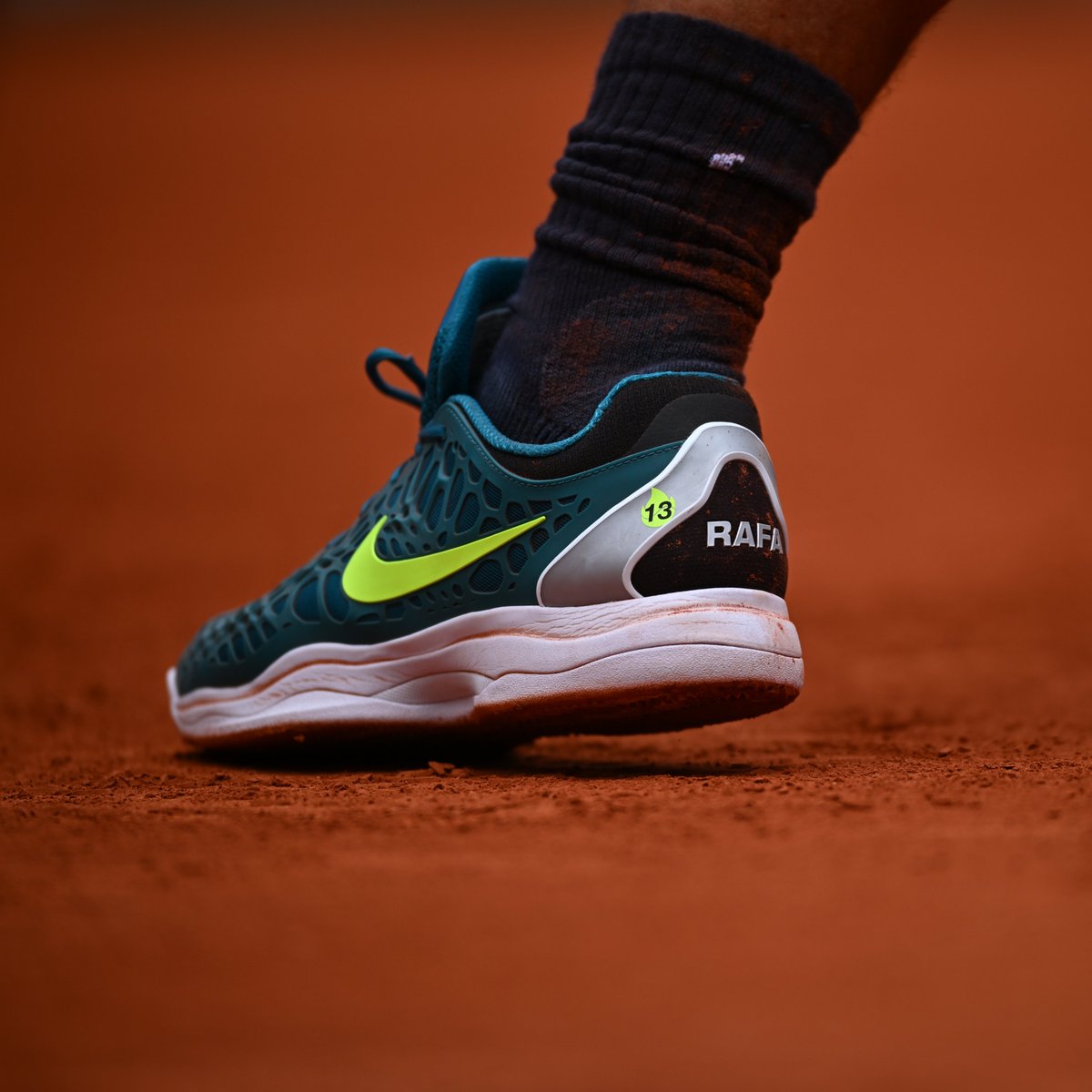 Signature <a href="/RafaelNadal/">Rafa Nadal</a> ✍️

#RolandGarros