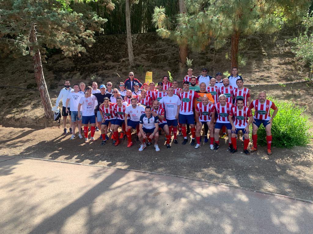 UDCTOFICIAL's tweet image. Espectacular TROFEO ALHAMBRA del equipo de veteranos de nuestro pueblo.Han sido SUBCAMPEONES con un total de 105 equipos participantes, agradecer a la organización por este espectacular campeonato. El próximo año ahí estaremos!
EJEMPLO DE CONVIVENCIA

#graciasGranada
🟥⬜️🌈🟥⬜️🌈