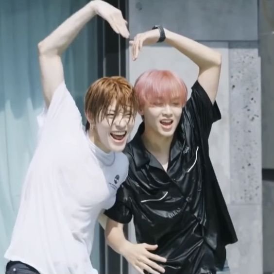 feedyuta's tweet photo. happy haechan day !! https://t.co/FN6VUGFRXj