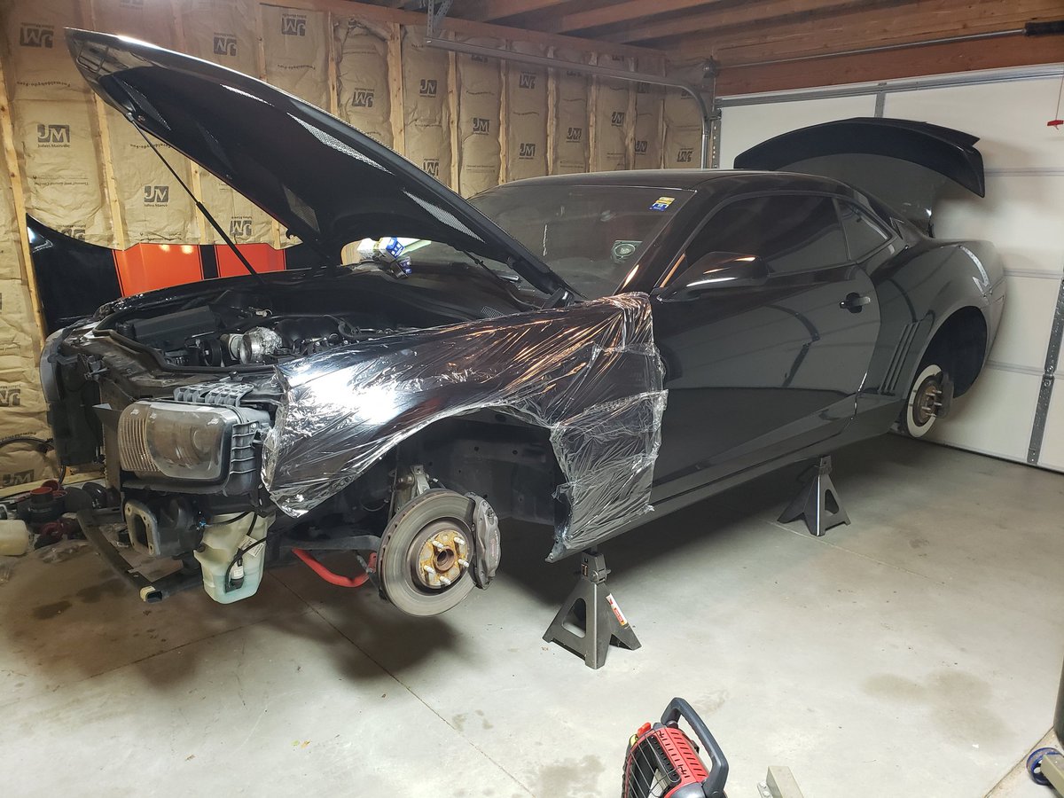 Streets_Only's tweet photo. On Jack stands she goes!
#5thGenCamaro #ChevyCamaro #2SS #RS #Camaro #2010ChevyCamaro2SSRS
#6MT #Cars #carshow #CarsofNebraska #Airride #VISRacing #Carbonbydesign #AirliftPerformance https://t.co/j6HRJwT70t