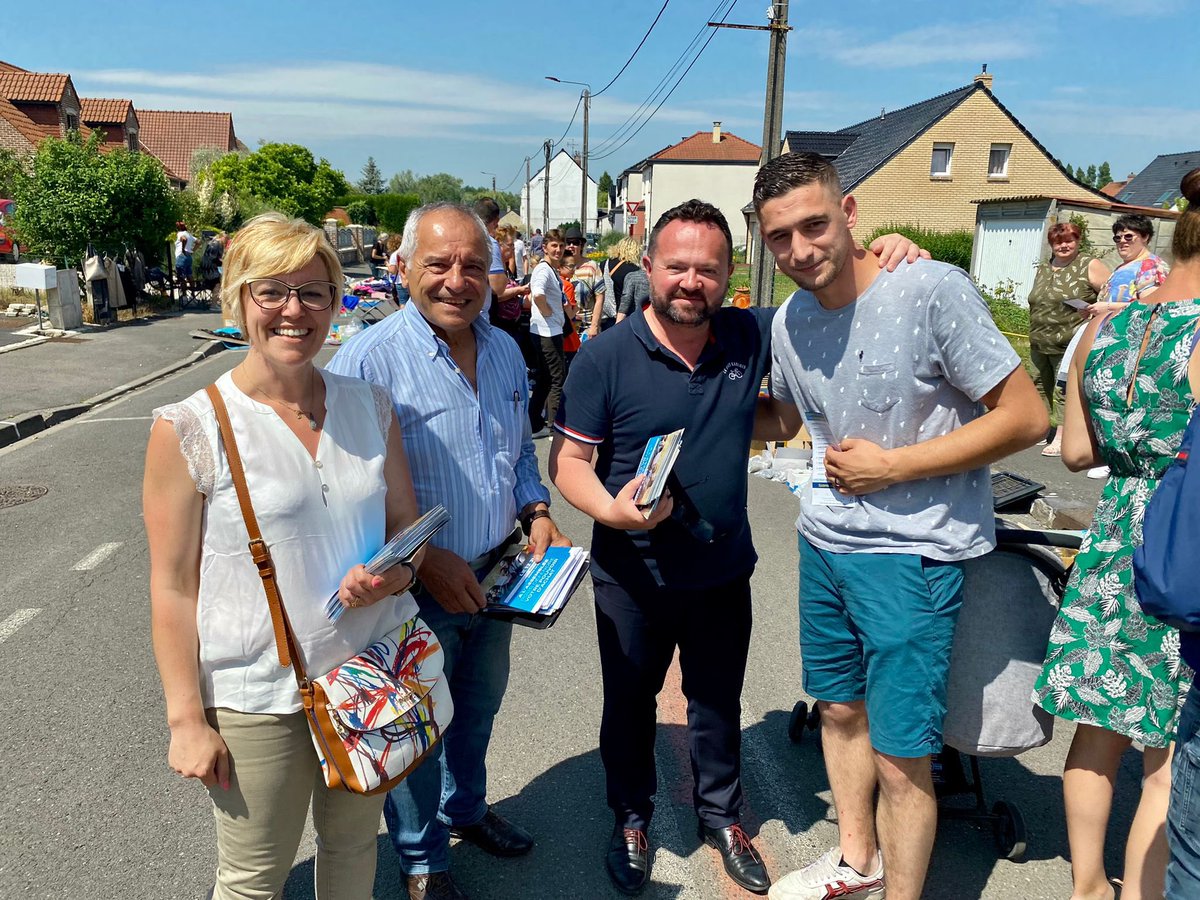 BrunoBilde's tweet photo. 🔵⚪️🔴 J’étais hier au marché aux puces d’#Annequin : un super accueil durant lequel beaucoup de gens nous ont fait part de leur soutien !

#Législatives2022 #Circo6212 #JeVoteRN https://t.co/S7XuIOkepE
