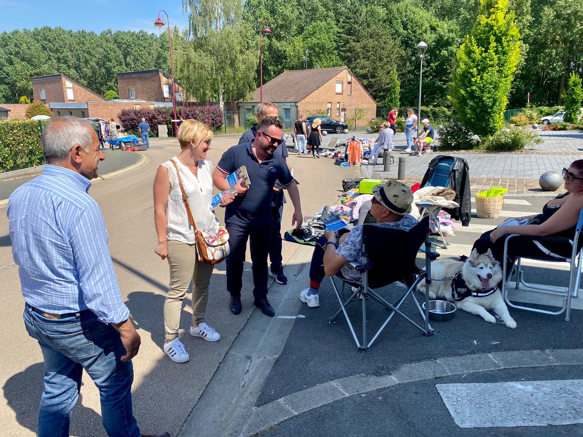 BrunoBilde's tweet photo. 🔵⚪️🔴 J’étais hier au marché aux puces d’#Annequin : un super accueil durant lequel beaucoup de gens nous ont fait part de leur soutien !

#Législatives2022 #Circo6212 #JeVoteRN https://t.co/S7XuIOkepE
