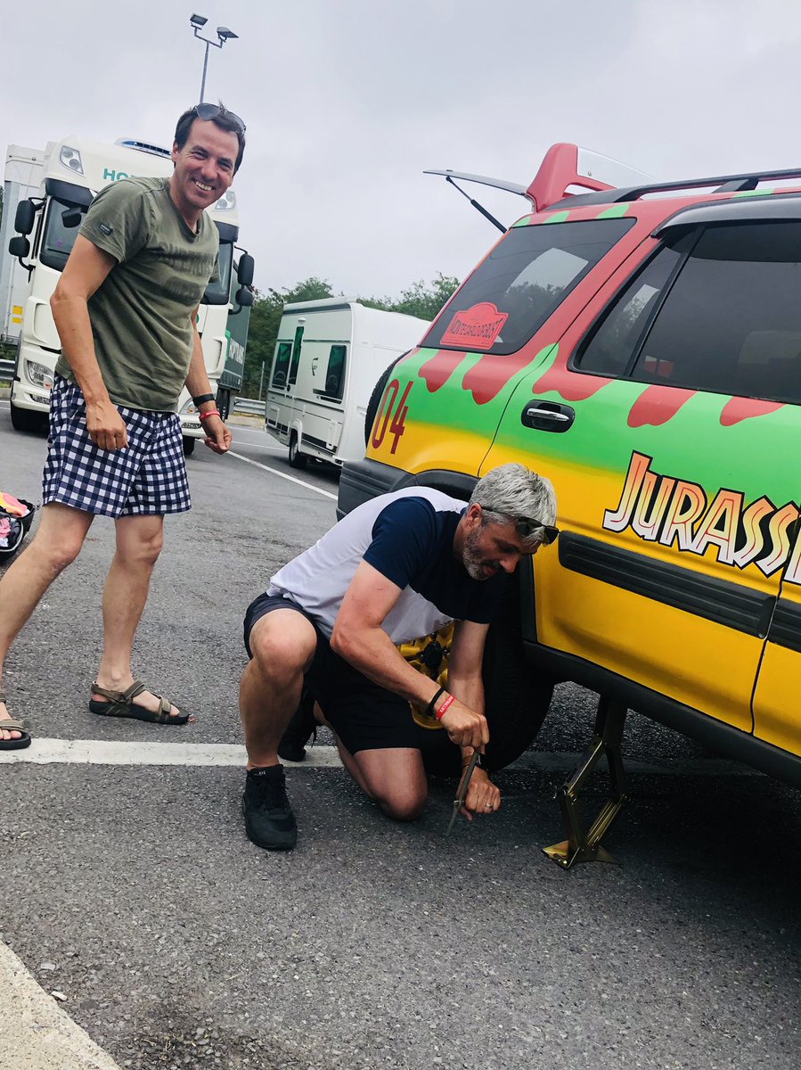katiemanzoori's tweet photo. It wouldn’t have been a complete trip if we hadn’t had to stop with mechanical issues! Back on the road now… @BustRallies https://t.co/1yk9of3YN2