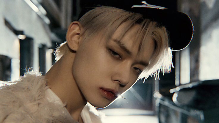 intervioleta's tweet image. beomjun!au | Red Moon 🌙

Pela primeira vez na vida, Beomgyu se viu em um lugar que nunca imaginou; uma corrida ilegal. Ele também nunca pensou que teria o coração atropelado pelo olhar instigante de Red Moon, o maldito motoqueiro que era conhecido como a lenda viva dos rachas.