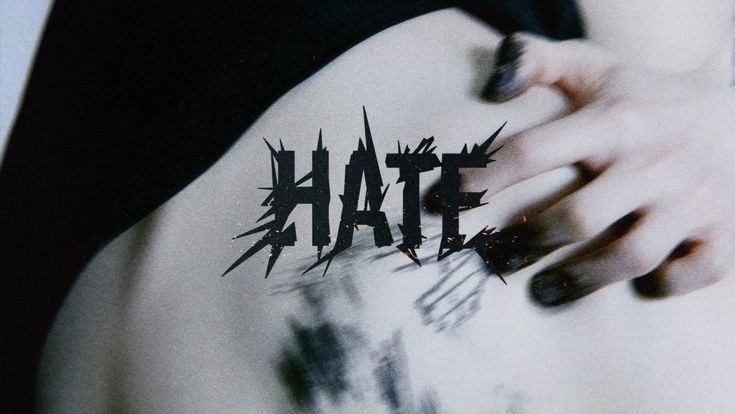 intervioleta's tweet image. beomjun!au | Red Moon 🌙

Pela primeira vez na vida, Beomgyu se viu em um lugar que nunca imaginou; uma corrida ilegal. Ele também nunca pensou que teria o coração atropelado pelo olhar instigante de Red Moon, o maldito motoqueiro que era conhecido como a lenda viva dos rachas.