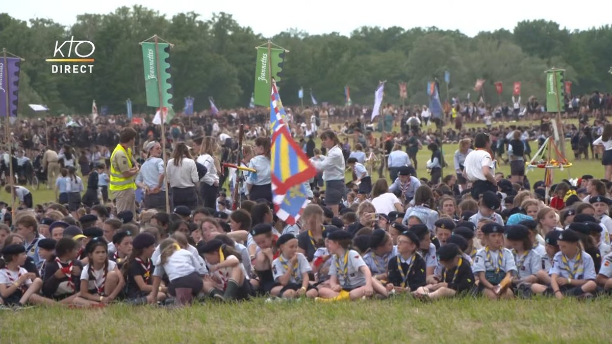 KTOTV's tweet photo. 30 000 #SUF fêtent la #Pentecôte et les 50 ans de leur mouvement à Chambord.

👉Suivez la messe en direct sur https://t.co/MSoHHxs3Yo https://t.co/DpvG4ENT7k