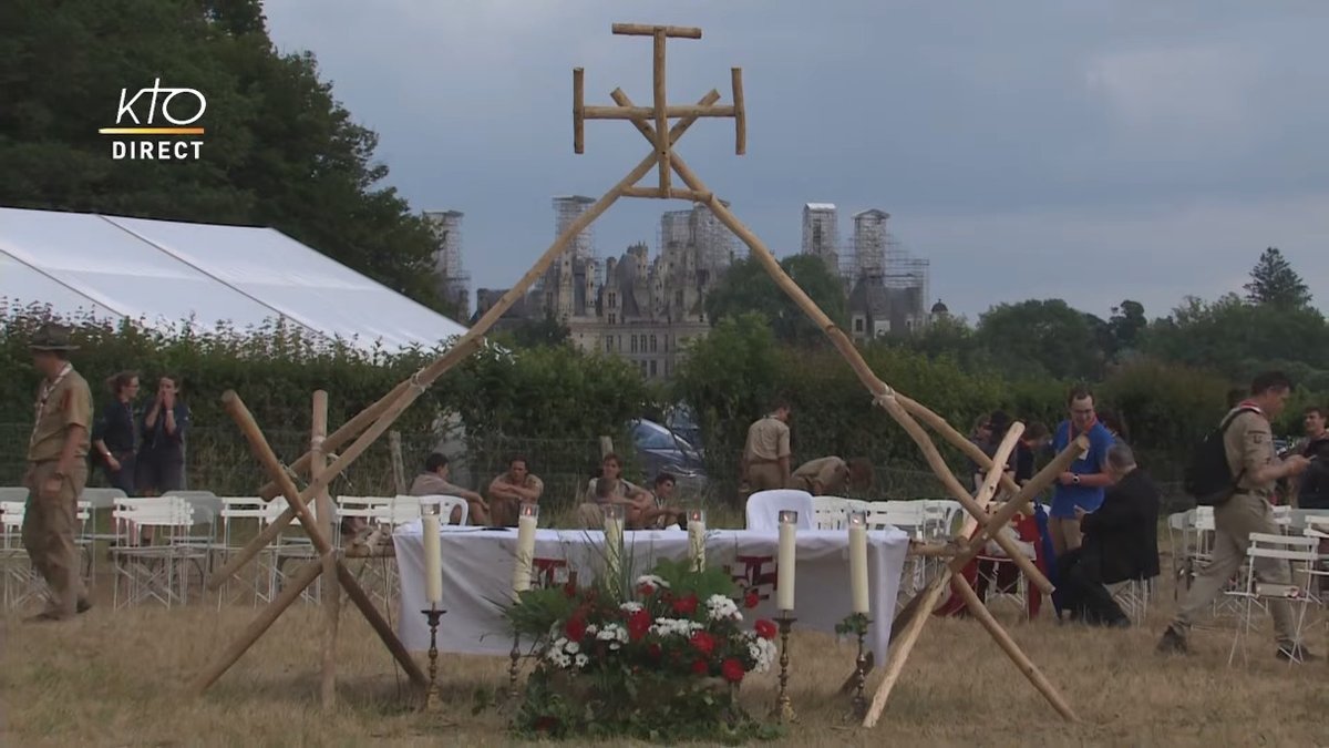 KTOTV's tweet photo. 30 000 #SUF fêtent la #Pentecôte et les 50 ans de leur mouvement à Chambord.

👉Suivez la messe en direct sur https://t.co/MSoHHxs3Yo https://t.co/DpvG4ENT7k