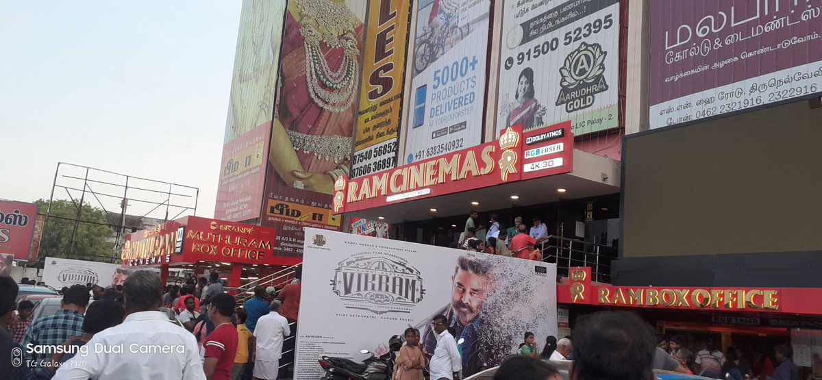 SfcNellai's tweet photo. #Vikram  Woooowwwww whatttttaaa Mooviieeeee 🔥🔥🔥 Heart Breaking 1st Half ⚡
@RamCinemas la Sound Effect Kizhiichitanga 🔥 @Dir_Lokesh @VijaySethuOffl @Suriya_offl @SuryaFansRage @TvlSFC @NellaiSuryaTeam #VikramInRamCinemas #Vikram3 #FahadhFaasil https://t.co/JI2U56v0JD