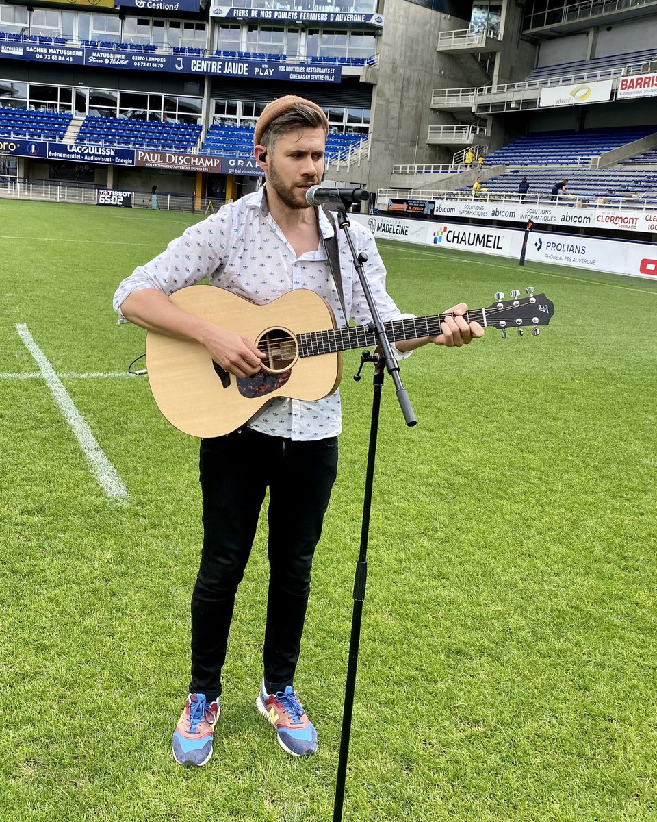 ASMOfficiel's tweet photo. 🎶🎶 #Balance sur la pelouse du #Michelin pour #ThomasKahn avant de présenter le 1er single de son nouvel album à la mi-temps de #ASMMHR 
Cc @lacoope https://t.co/BktDFDP6WI