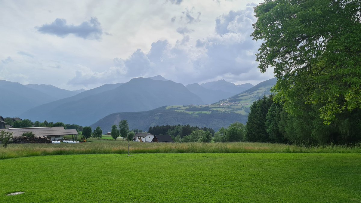 From #RNA22 in the Rocky mountains directly to the Italian Alps for @CardioPhys_FFM lab retreat! Science ain't so bad after all! 🤓🌞
