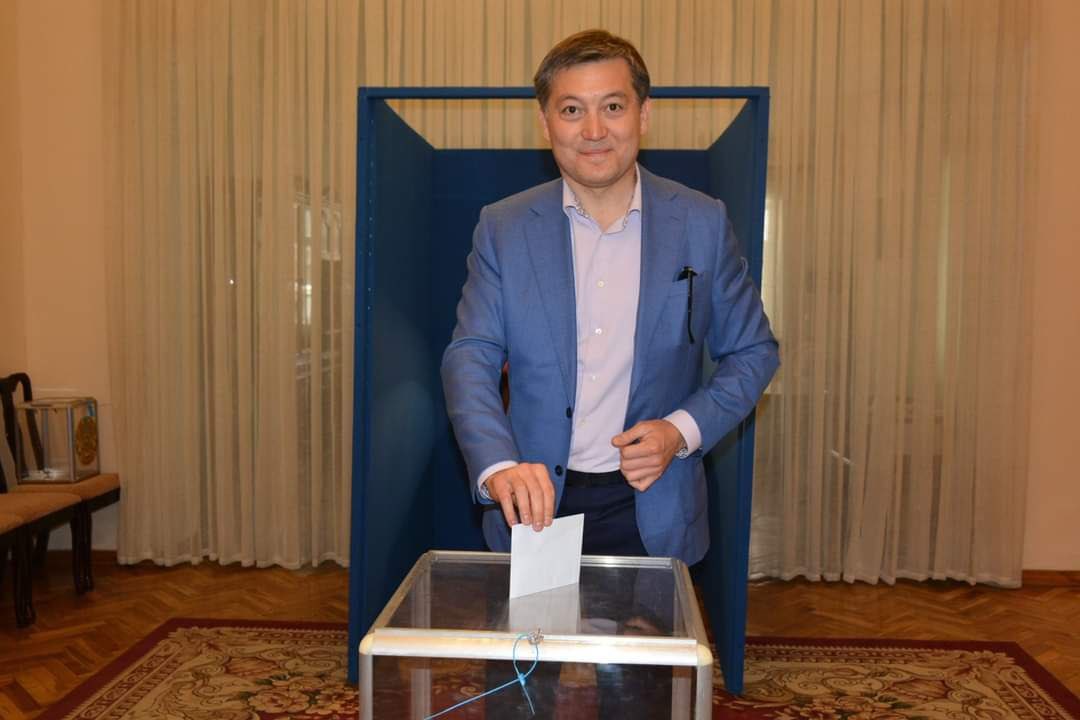 Бүгінгі референдумға Орталық Азия бойынша іссапарда жүріп, өз даусымды бердім. Душанбе қаласында орналасқан участокқа келіп, жалпыұлттық шараға қатыстым. #Референдум2022