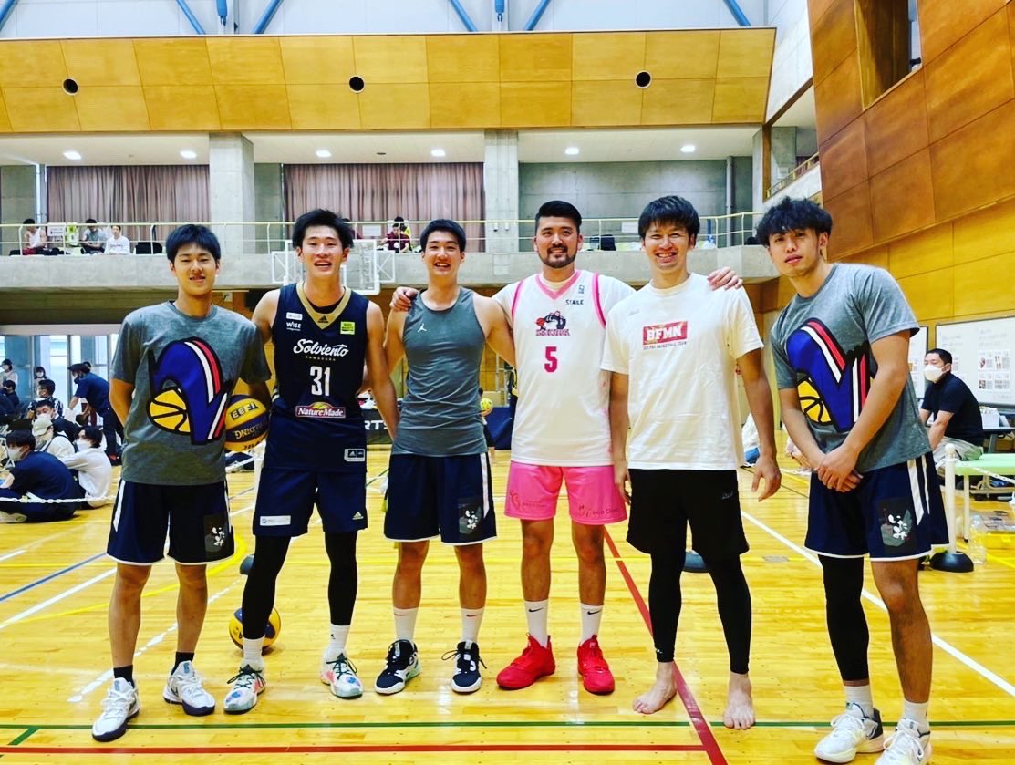 joekuroki's tweet photo. たくさん試合もして、多くの方と出会うこともできて、本当に濃い２日間でした。
特に太地さんのバスケットボールに対する考え方や意識の違い、熱量がすっごく勉強になりました。積極性を持って、
残りの大学生生活を楽しみます🔥

#3x3
#Will
#法政orange
#素晴らしい先輩たち https://t.co/vVnZ5A0sv5