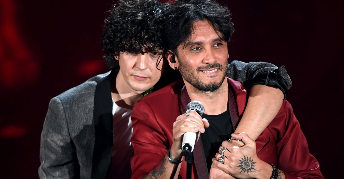 FrancyBraddock's tweet photo. "Lui è mio fratello e io lo difendo..e quindi l'abbraccio!" 💛💙
@MetaErmal 🐺@FabrizioMoroOff🎩
#NMAFN #Metamoro 2018/ 2022
#DomenicaIn https://t.co/MDs3Ri2HH0