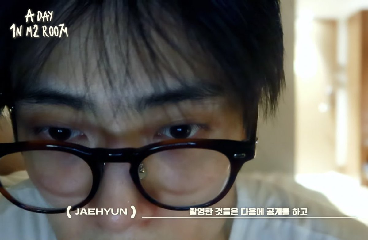 would_u__'s tweet photo. 재현이 안경은 젠틀몬스터가 아니였다는 사실 !
일본의<금자안경>이라는 브랜드인 거로 추측 됩니당! 
보통 저 브랜드에 저런 디자인이 많이 나온대요! 
직원인 친구 말로는 젠몬엔 아세트네이트 코받침이 없다고 하네요 😅😅 https://t.co/r8TdrJzSEj