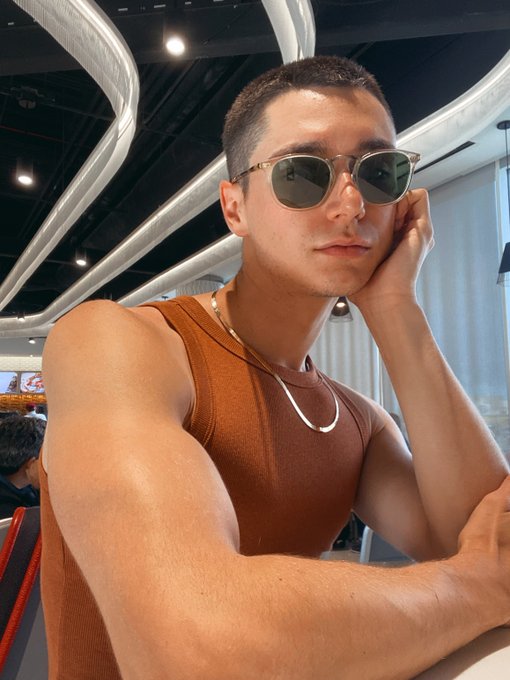 2 pic. NYC here I come. ✨🫣 https://t.co/hFPzef5t4w