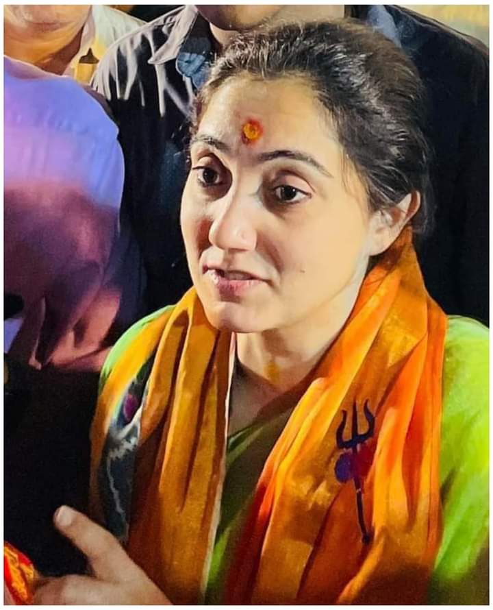 ArvindP67820085's tweet photo. @yadavakhilesh अपने घर के महिलाओं को मुसीबत के समय अकेला छोड़ देना कोई धर्म या शास्त्र नही सिखाता है
पर आज फिर से कहूंगा
भाजपा वालों #ShowSomeSpine
#I_Stand_With_Nupur_Sharma https://t.co/w2CCJQnjzr