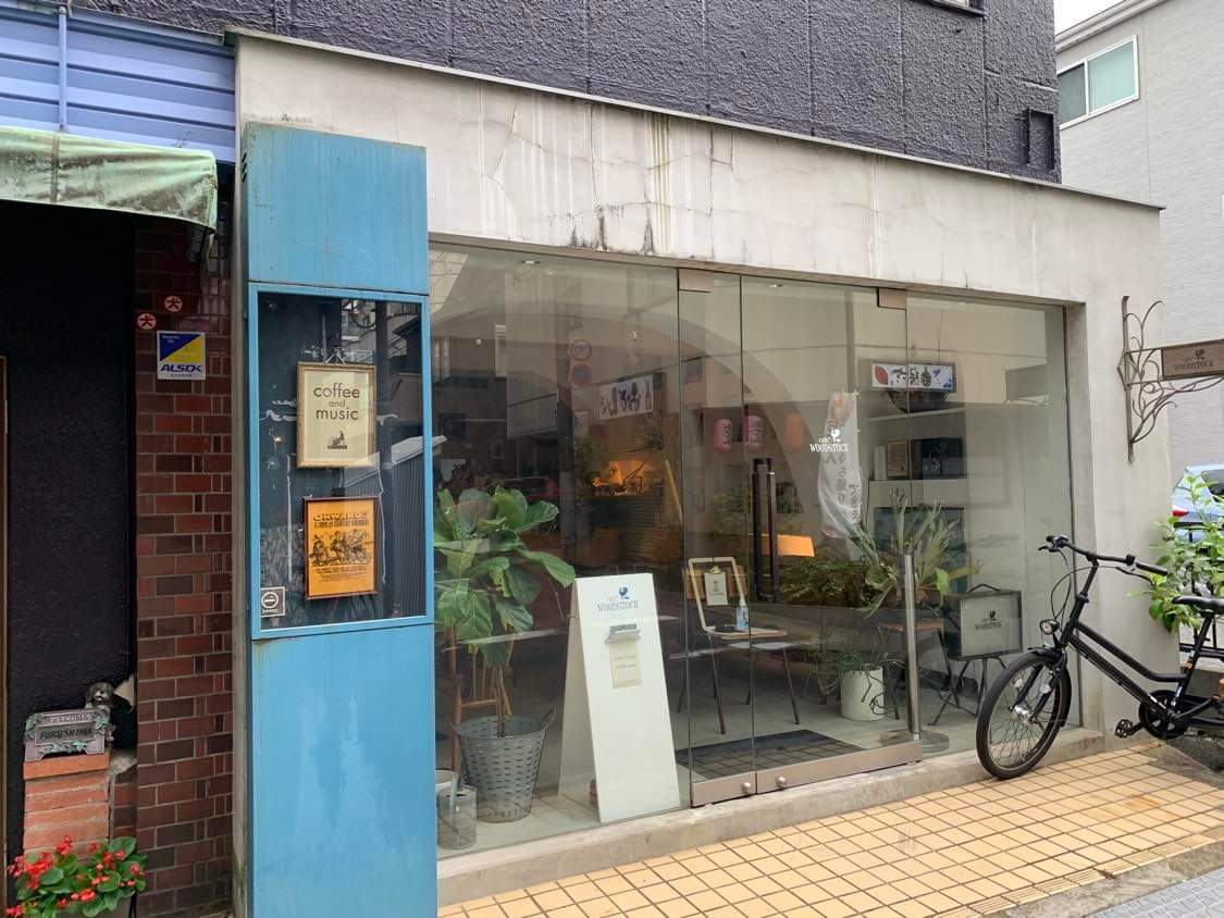 1025tene's tweet photo. intoroducing  #朗読バラード by #Bocketkaz
 
@#新所沢カフェウッドストック

敬愛の　Bocketkazさんのお声がけで
こーんな(どーんな⁉️)
ステキなカフェで、
思いっきりやらせていただきました。
みなさま、ありがとうございました🌿 https://t.co/2DXwN0q05X