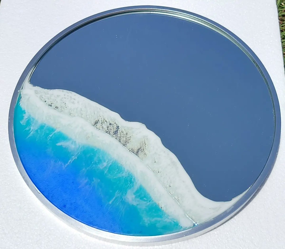 Ryujin23's tweet photo. M's Mirrors Collection「Maebama」
⁡
⁡宮古島の海をイメージした掛け時計です。⁡
⁡直径40cm⁡
⁡詳しくはHPをご覧下さい。⁡⁡
⁡#宮古島
#宮古島ハンドメイド
#沖縄ハンドメイド
#レジン
#ハンドメイド
#海レジン
#鏡⁡
⁡#ミラー
#レジン好きの人と繋がりたい https://t.co/0sHWo8Tm7j