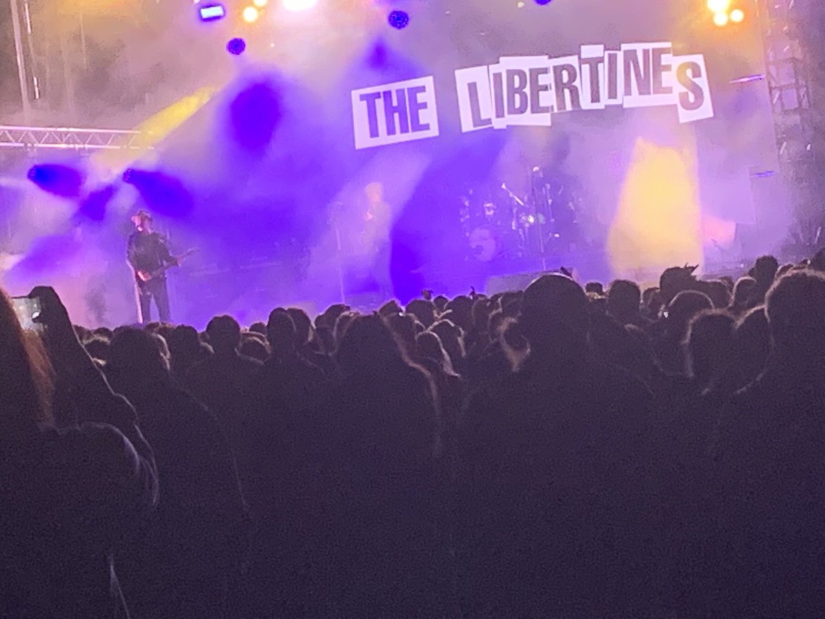 traceymillar64's tweet photo. Great night on the beautiful Plymouth Hoe watching Supergrass and The Libertines plus a few other bands #1BigSummer https://t.co/SvEZvxWzJ9