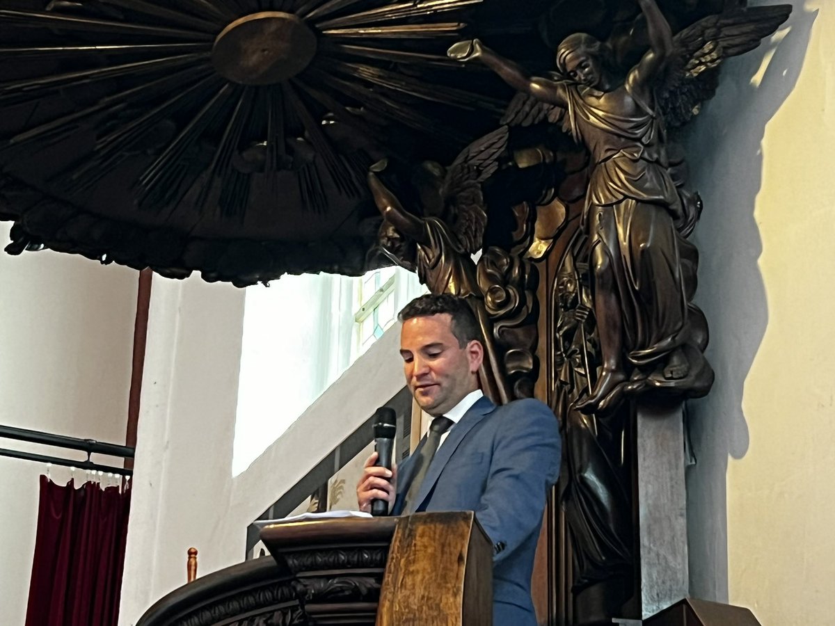 Regen en nog eens regen, maar uiteindelijk een zeer sfeervolle middag in de Paterskerk en in het Franciscus Huis de eerste exemplaar van de glossy over het kasteel was voor kasteelvrouwe mw. Scheijmans het laatste exemplaar voor dè historicus van de regio <a href="/abruekers/">Alfons Bruekers</a>