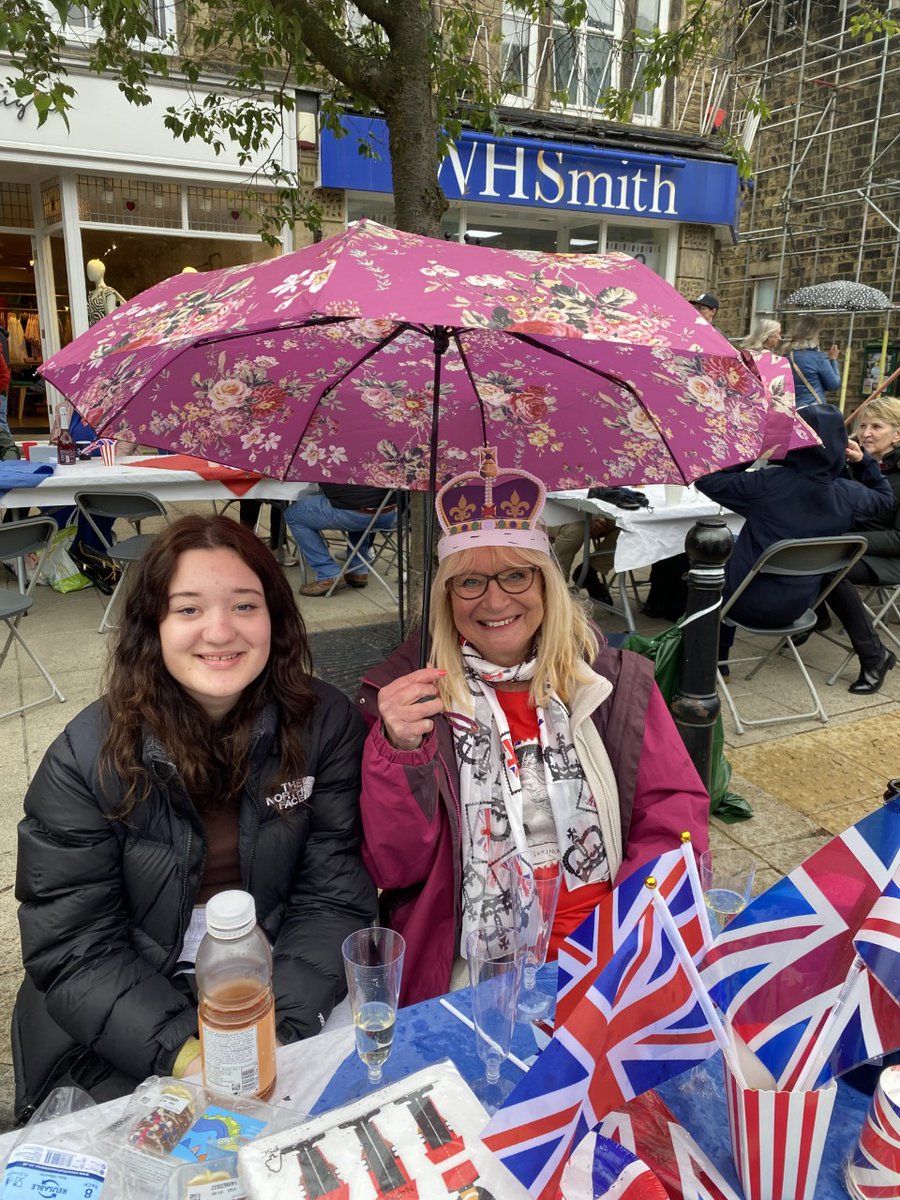 There was a great atmosphere on The Grove today for the Platinum Jubilee Street Party and a bit of rain was never going to dampen these Jubilee fans' spirits. Were you there? 
#ilkley #community #platinumjubilee2022