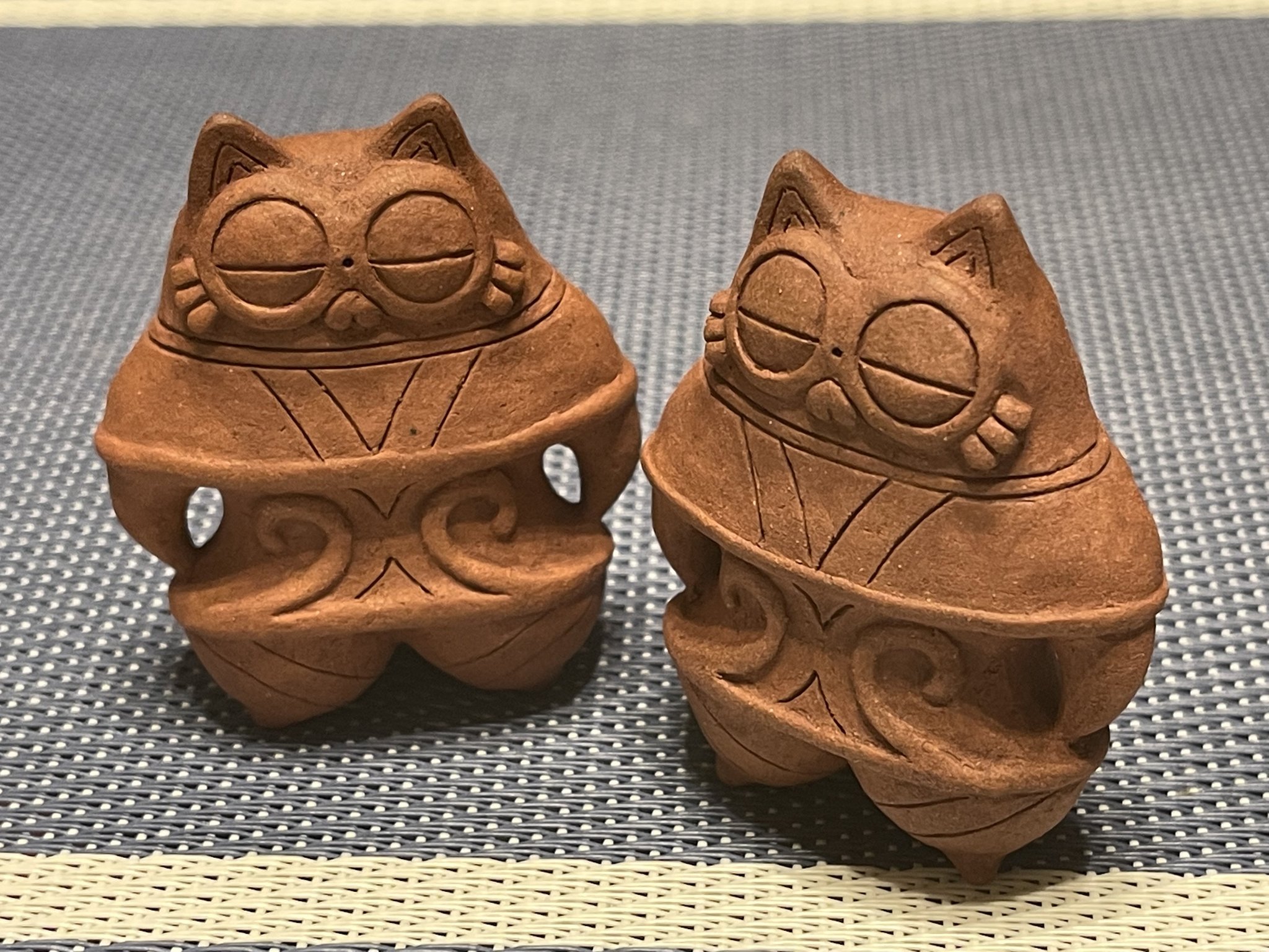 縄文土偶形　招き猫　置物　V　9063 縄文土偶形 招き猫 置物 V 9063 - メルカリ