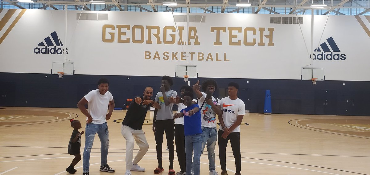 Josiahquickguy3's tweet photo. 1st of many college visits 
Awesome experience 💯🏀#feelingmotivated #summerball #AcademicChatter #something #different #education #georgiatechbasketball https://t.co/0b73TqDasH