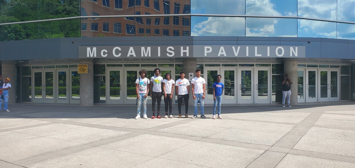 Josiahquickguy3's tweet photo. 1st of many college visits 
Awesome experience 💯🏀#feelingmotivated #summerball #AcademicChatter #something #different #education #georgiatechbasketball https://t.co/0b73TqDasH