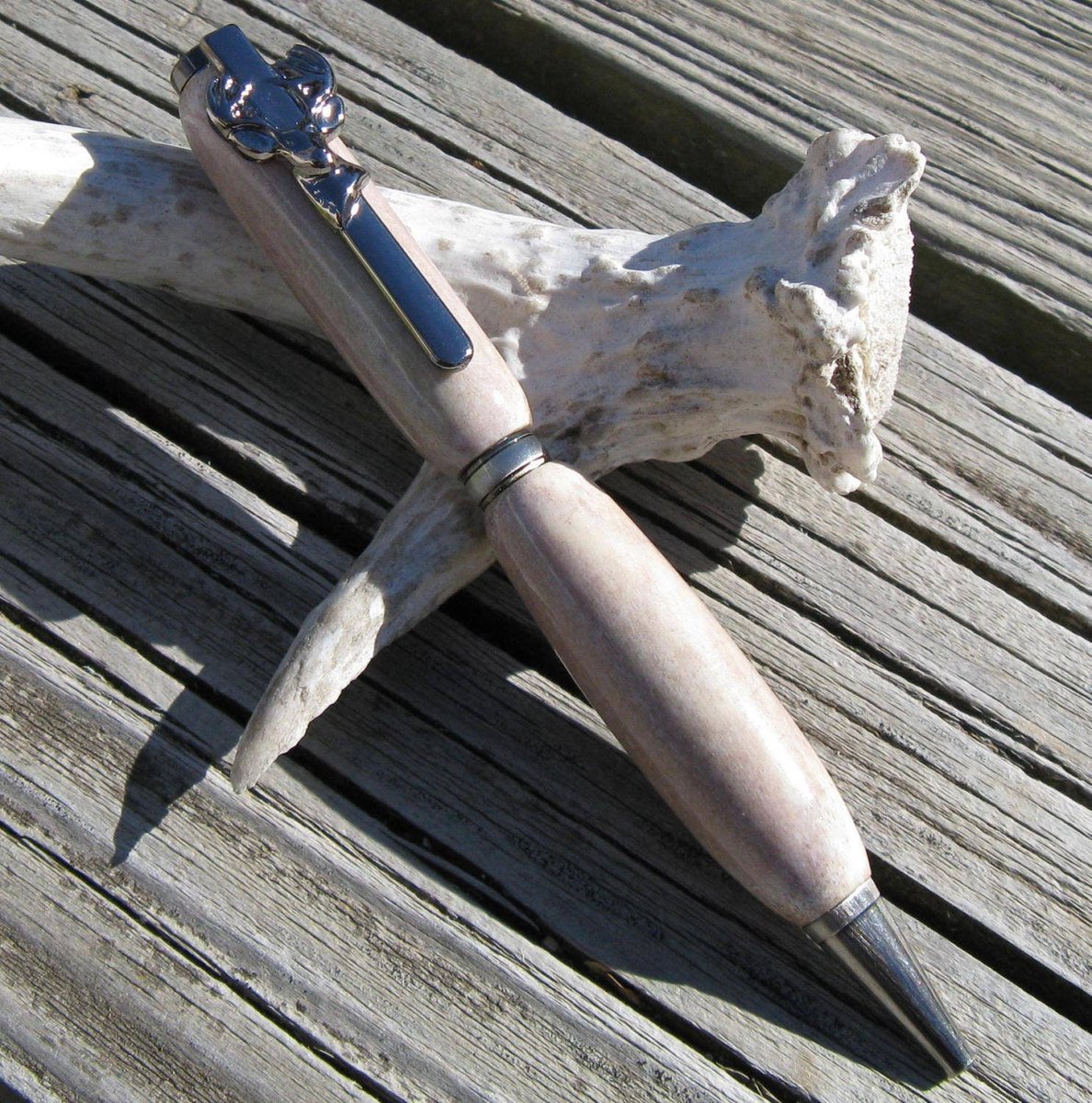 Emotional_Oasis's tweet photo. Deer Antler Twist Pen https://t.co/q9AkiX5VUG  #DeerHuntersGift https://t.co/WvsGyJn9eK