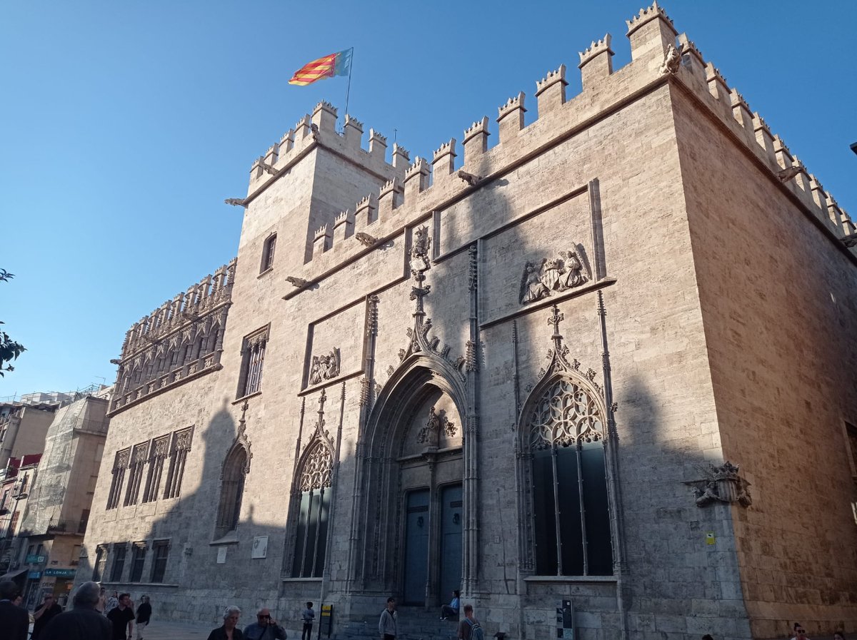 AjuntamentVLC's tweet photo. 🔶 Des de demà 📆 6 de juny, @CulturalVLC torna a obrir els dilluns a les visites la #Llotja, el Centre Arqueològic de l'#Almoina i les Torres de #Quart i de #Serrans 🏛️, en el seu horari habitual, de⌚ 10 a 19 hores.
▶️https://t.co/2M51ikOBZa https://t.co/zUrqiJamOf
