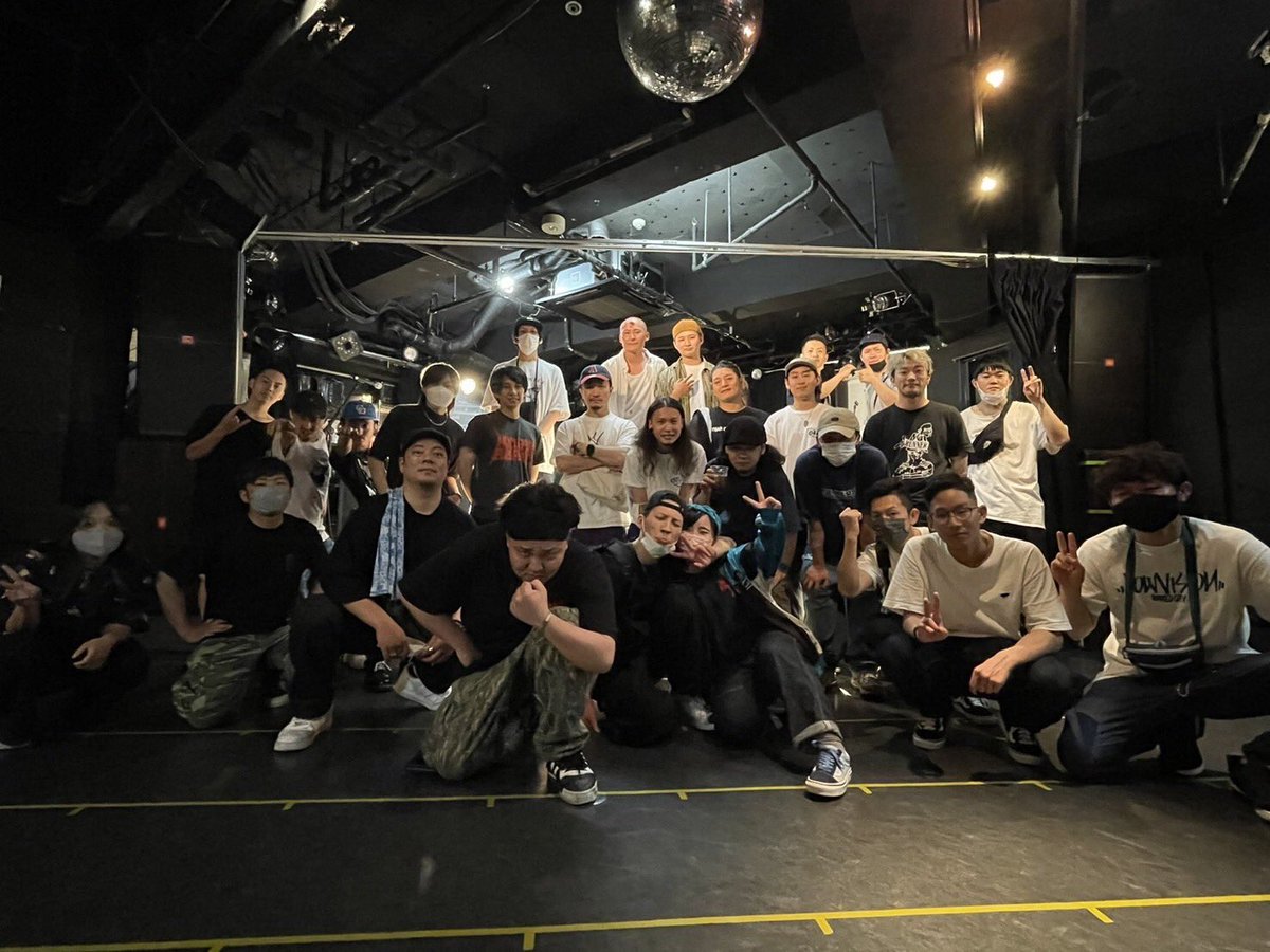 universe_ulaw's tweet photo. 昨夜はgrafにお集まりいただきありがとうございました！終始素晴らしい空気感で超楽しいイベントでした！福岡ガンガン盛り上がっていきましょう🔥 今夜もすんごいイベントの告知あります。即完もんだと思いますので、素早くチケット確保の準備お願いします！ https://t.co/DZXR5bj3ah