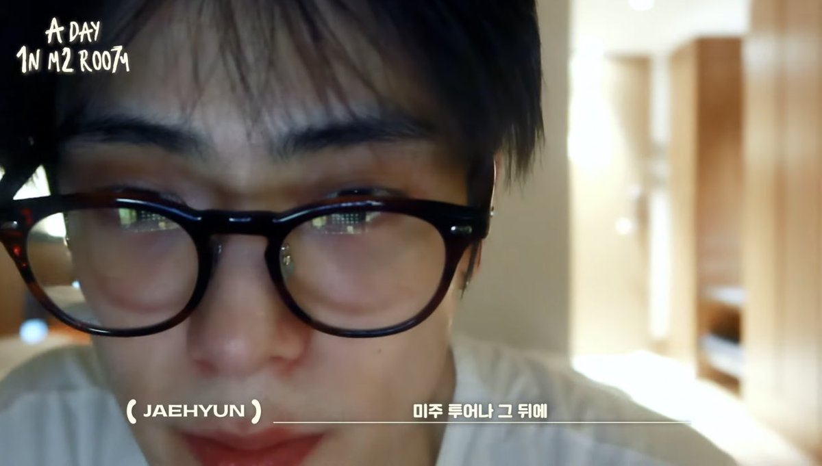 ชั้นนั่งเขินเสียงเขาทั้งคลิป จังหวะที่หยิบแว่นมาใส่คือรู้แล้วว่าไม่ได้ชอบคนใส่แว่นค่ะ ชอบแจฮยอนㅠㅠㅠㅠㅠㅠㅠㅠㅠㅠㅠ