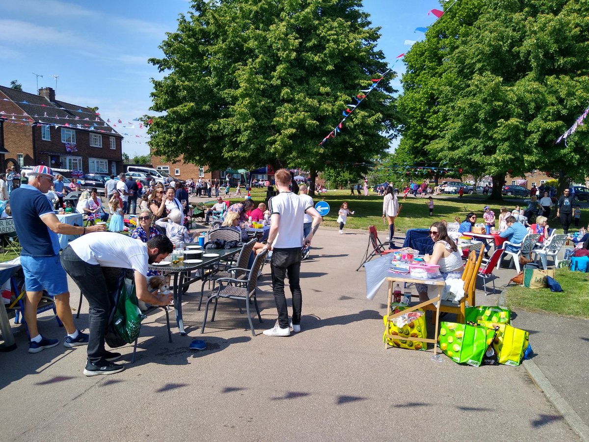 IanKempWare's tweet photo. Great to see Jubilee street parties this weekend around Ware. Below is Lower Bourne Gardens and Croft Road, organised by Karen Catlin and her team. Good luck if yours is today, hope the showers hold off! Music 5-8pm at @WarePriory after yesterday's family fun day @WareTownCouncil https://t.co/DzL88JVlzk