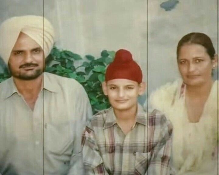 GippyGrewal's tweet photo. Wah oh meriya Rabba Jehre sari zindgi Sidhu nu thallae sittan te lage rahe ajj ohi sada sidhu sada sidhu karan lage hoye aa. Jeounde ton vi faida laina chounde si te mare ton vi. 
It’s Not   All about you 
It’s       All Politics   
Miss you bro #sidhumoosewala 💔 https://t.co/0X9B7tWCpU
