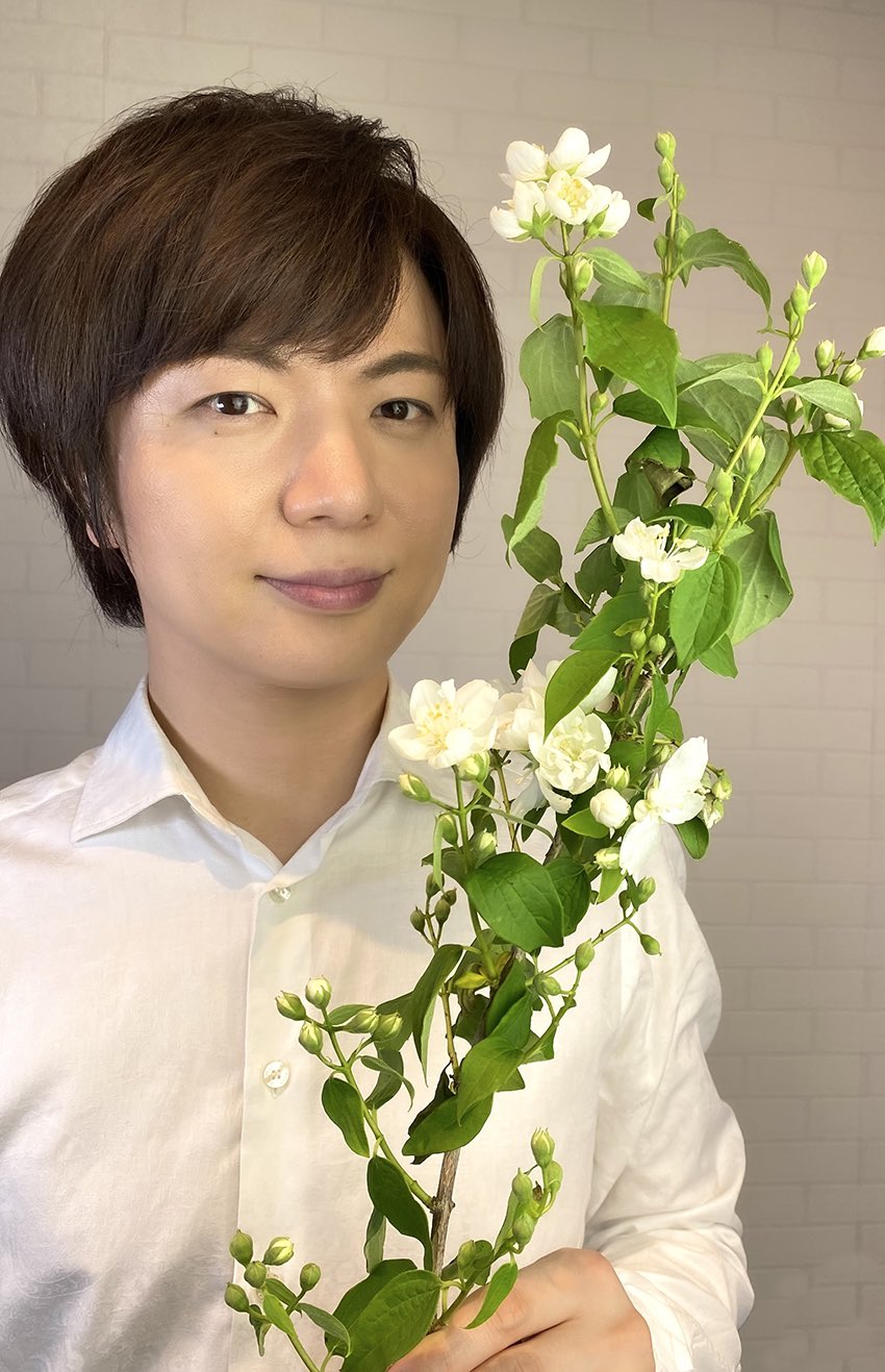 竹島宏スタッフ 公式 バイカウツギ 花言葉は 思い出 漢字で 梅花空木 と書く 素敵ですね 空に咲く花 空に舞う梅の 花 綺麗だろうな 今日も１日お疲れ様でした ひろネット 花言葉 花便り 花 Flower バイカウツギ 感謝 絆 思い出