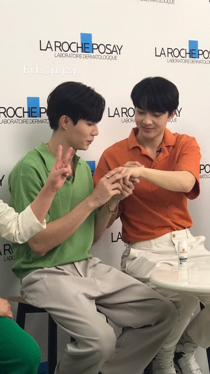 น้องน่ารักกันมากอ่าา☺️

#ลาโรชกันแดดxซีนุนิว
#ZeeNuNew #ซนซน