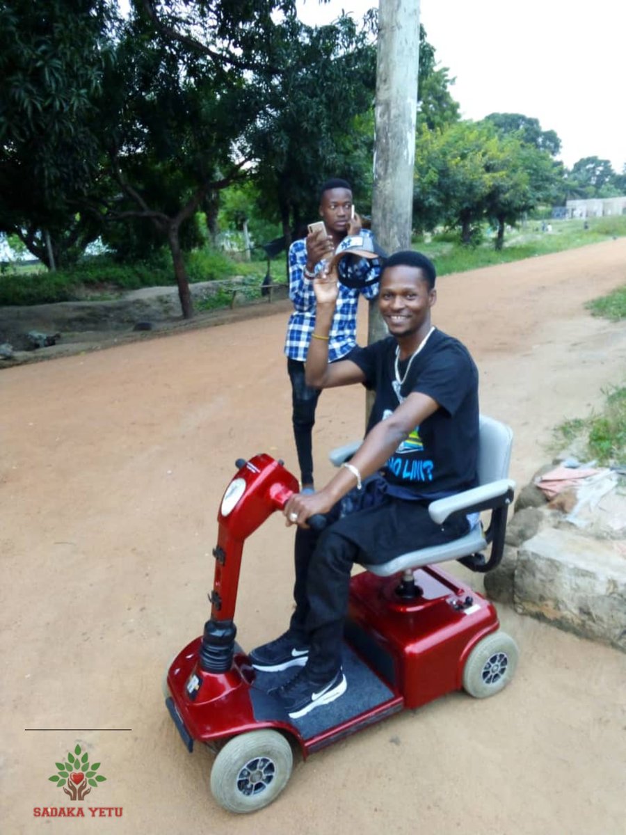 SadakaYetu's tweet photo. Baaada ya msamaria mwema mmoja kumnunulia baiskeli ya kisasa Isdory na watu wabaya kumuibia betri hatimaye sisi  tulinunua tena hizo betri zenye thamani ya shilingi 80,000/- na ku-replace pale kwenye betri na hatimaye furaha yake imerejea .Ameanza kuendesha baiskeli yake sasa . https://t.co/rHH5R4cQxa